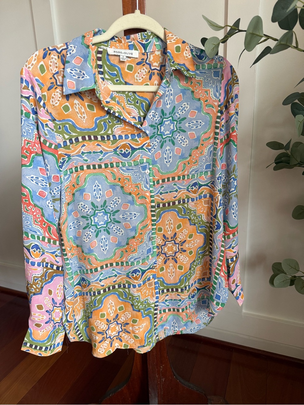 Beautiful Rose & Olive Blouse
Size S